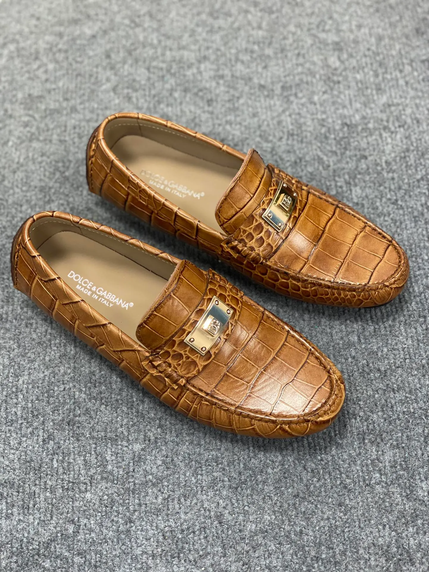 Men's Men's Shoes Men's Men's Shoes 💰700 new style "DG Duban Spring New Casual Driving Shoes" latest hot style, top brand luxury ~ purchasing agency, top quality ~.  The upper is made of imported original cowhide with fine workmanship. The original stylish and stylish soft rubber wear-resistant and non-slip outsole is light and comfortable on the feet. The real thing looks better in real life, 38-45